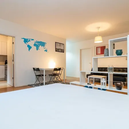 Apartment Warm And Bright Studio