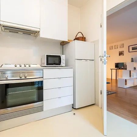 Apartment Warm And Bright Studio