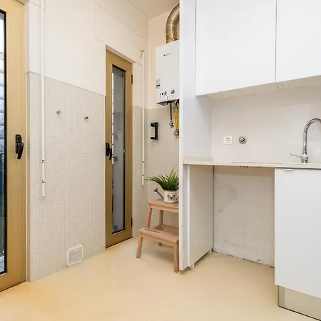 Apartment Warm And Bright Studio Lisbon